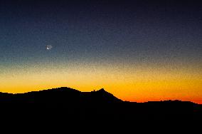 C/2023 A3 (Tsuchinshan–ATLAS) Comet Visible Over Calascio, Italy