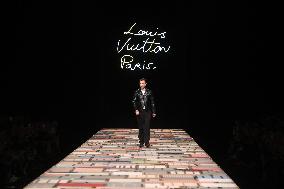 PFW - Louis Vuitton Runway