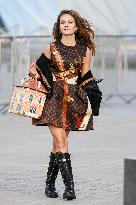 PFW - Louis Vuitton Arrivals