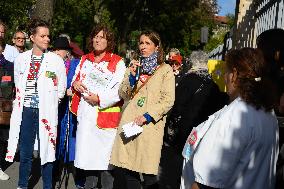 Strike At Tenon Hospital - Paris