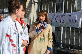 Strike At Tenon Hospital - Paris