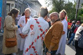 Strike At Tenon Hospital - Paris