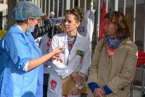 Strike At Tenon Hospital - Paris