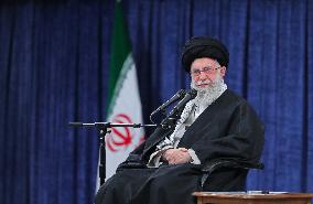 Khamenei Calls For West To Leave Middle East - Tehran