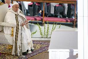 Pope Francis Leads Mass For The Inauguration Of The Synod - Vatican