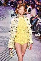 PFW - Shiatzy Chen Runway