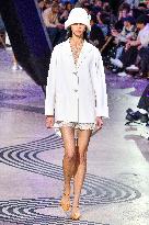 PFW - Shiatzy Chen Runway