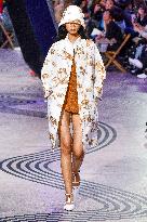 PFW - Shiatzy Chen Runway