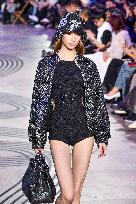 PFW - Shiatzy Chen Runway