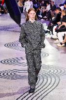 PFW - Shiatzy Chen Runway