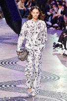 PFW - Shiatzy Chen Runway