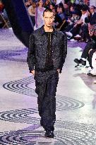 PFW - Shiatzy Chen Runway