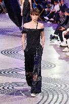 PFW - Shiatzy Chen Runway