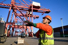 Lianyungang Port Working Scene