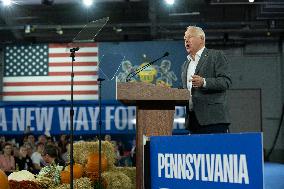 Walz Campaigns In York - Pennsylvania