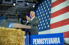 Walz Campaigns In York - Pennsylvania