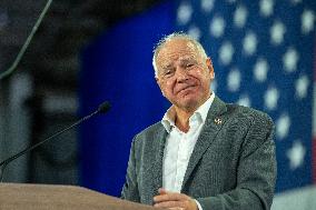 Walz Campaigns In York - Pennsylvania