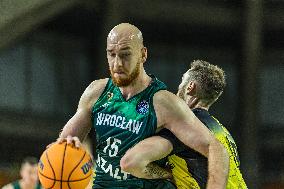 WKS Slask Wroclaw v Falco-Vulcano Szombathely - Basketball Champions League