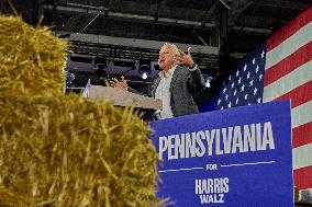 Walz Campaigns In York - Pennsylvania