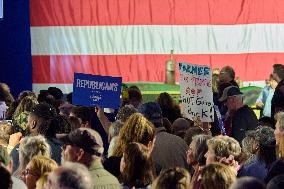 Walz Campaigns In York - Pennsylvania