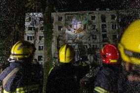 Russian Strike Hits Kharkiv Apartment Block - Ukraine