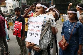 Junior Doctors Take Out Protest March Over Rape Murder - India