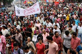 Junior Doctors Take Out Protest March Over Rape Murder - India