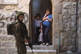 Jewish Settlers Raid Hebron - West Bank