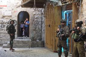 Jewish Settlers Raid Hebron - West Bank