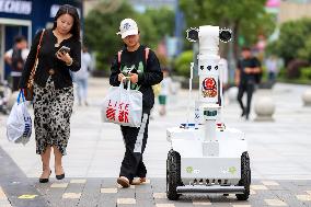 5G Robot Police Patrol in Zhoushan