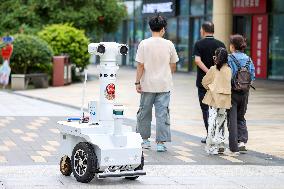 5G Robot Police Patrol in Zhoushan