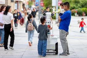 5G Robot Police Patrol in Zhoushan