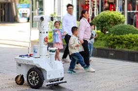 5G Robot Police Patrol in Zhoushan