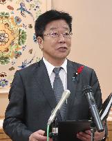 Finance minister holds talks with BOJ head