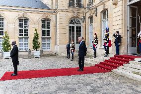 PM Barnier Receives Armenia Counterpart - Paris