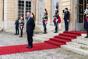 PM Barnier Receives Armenia Counterpart - Paris