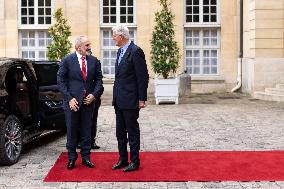 PM Barnier Receives Armenia Counterpart - Paris