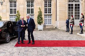 PM Barnier Receives Armenia Counterpart - Paris