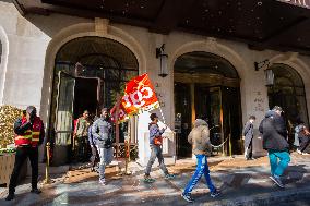 9th Day Of Strike Action At The Prince De Galles Hotel - Paris