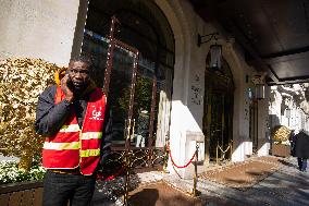 9th Day Of Strike Action At The Prince De Galles Hotel - Paris