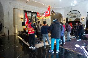 9th Day Of Strike Action At The Prince De Galles Hotel - Paris