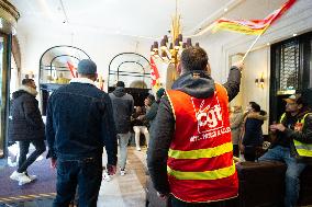 9th Day Of Strike Action At The Prince De Galles Hotel - Paris