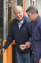 King Juan Carlos out to lunch with Infanta Elena - Galicia