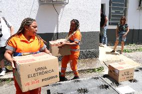 Departure of the TRE's unas from the Botanical Garden in Rio de Janeiro