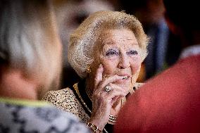 Princess Beatrix At Het Oranjepad - Netherlands