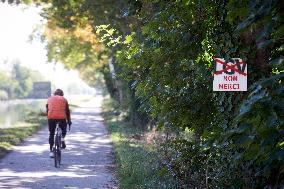 First ZAD (Zone To Defend) Against The LGV Highspeed Train Project Between Toulouse And Bordeaux