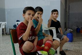 Southern Beirut Lebanese Find Refuge At School - Lebanon