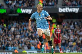 Manchester City FC v Fulham FC - Premier League