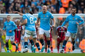 Manchester City FC v Fulham FC - Premier League