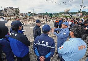 Japan PM visits quake-hit central Japan city